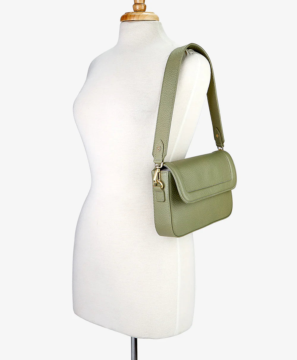 Pebble Leather Magnetic Flap Shoulder Handbag